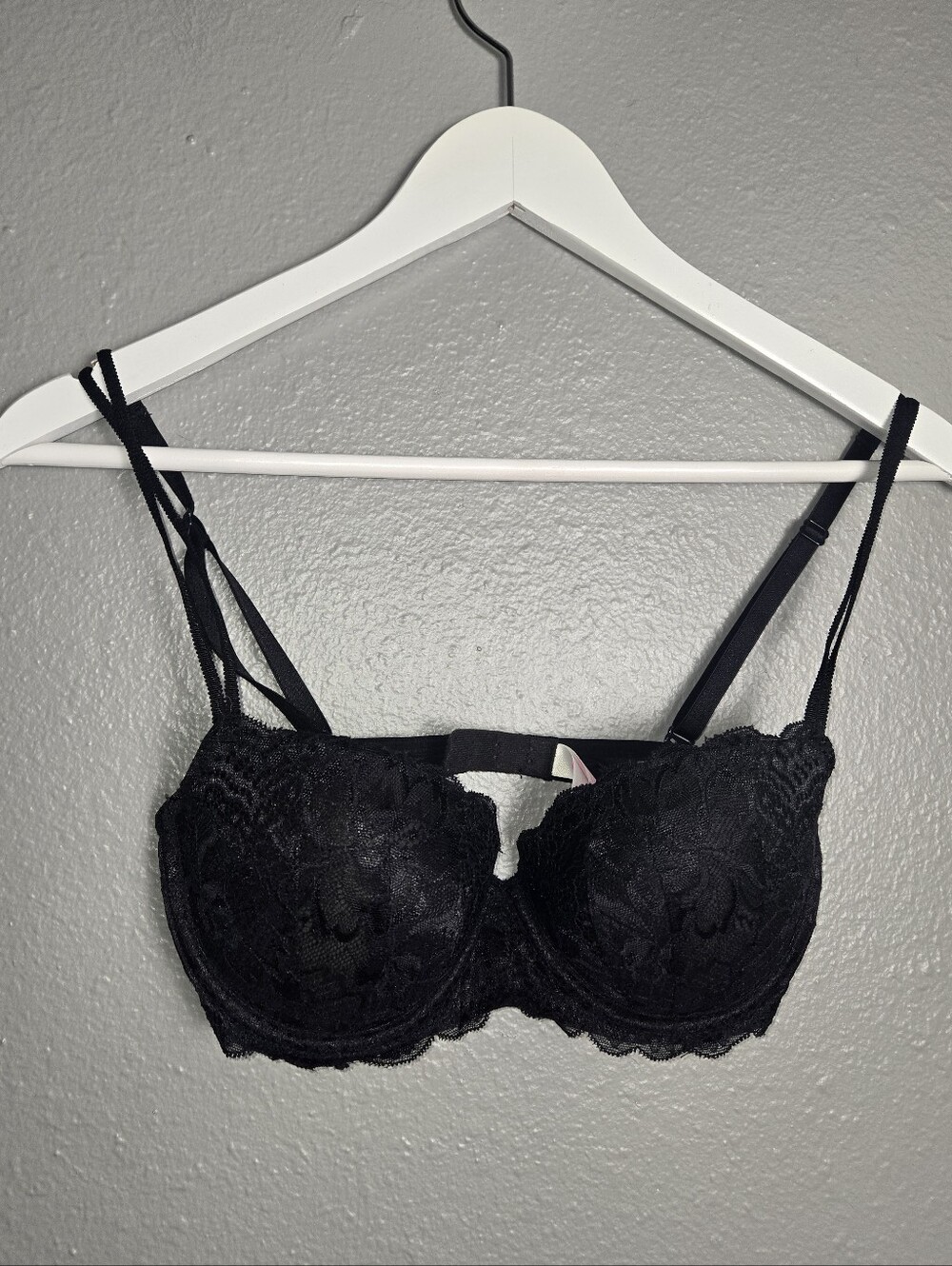 PINK Victoria's Secret Black Lace Push-Up Bra Size 32D